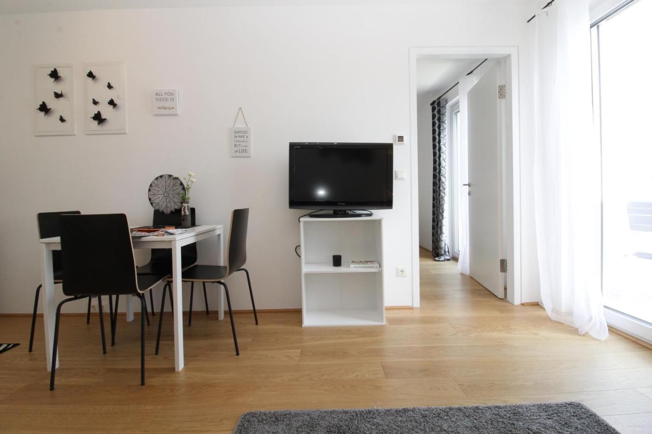 Modern Balcony Apartment With Pool Close To Lake In "Donaustadt" Vienna Esterno foto